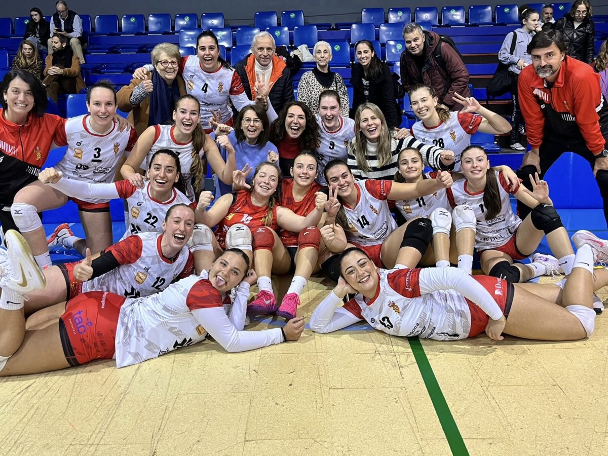 El femení del Volei Sant Pere i Sant Pau continua intractable i guanya a Manacor