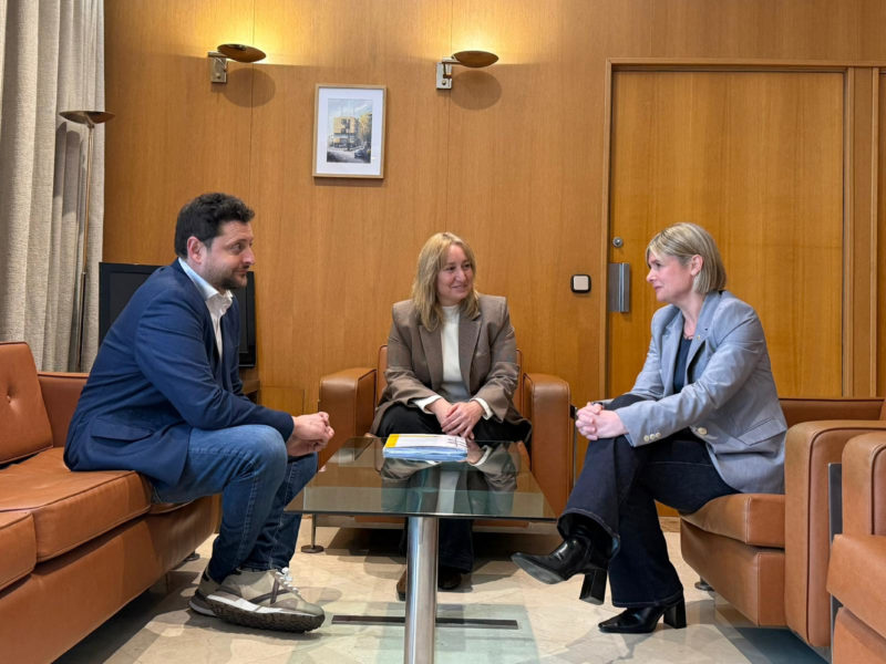 L'alcalde amb la subdelegada i la presidenta de la Diputació