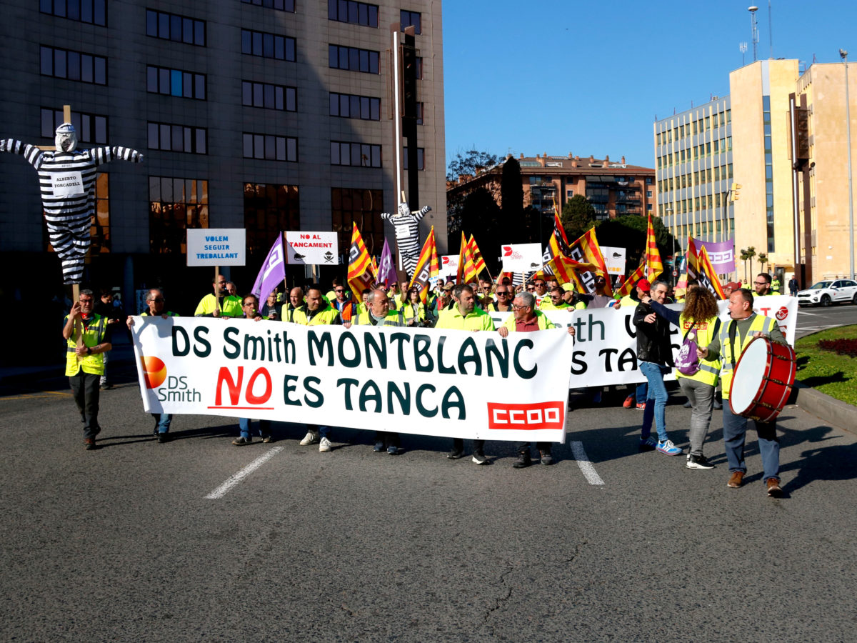 La plantilla d’International Paper torna a manifestar-se a Tarragona perquè la proposta de tancament té “deficiències”