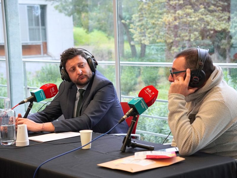 L'alcalde de Tarragona, Rubén Viñuales, amb el professor emilio Palomares, director de l'ICIQ. Foto: Marta Alcolea (ICIQ)