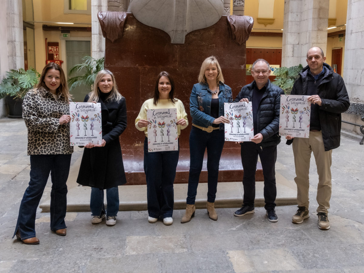 Comerços i comparses participen al Concurs d’aparadors de Carnaval