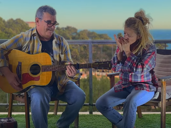 Sebastiana La Tejeringuera (Teo Díaz) ens dona Petons Musicals