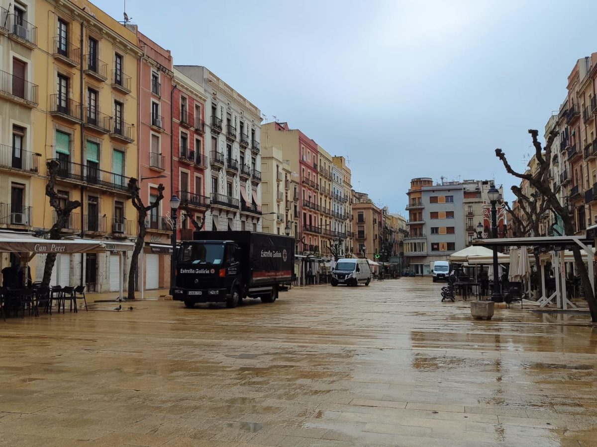 Camions i furgonetes deixaran d’entrar a la Plaça de la Font a partir del 2 de març