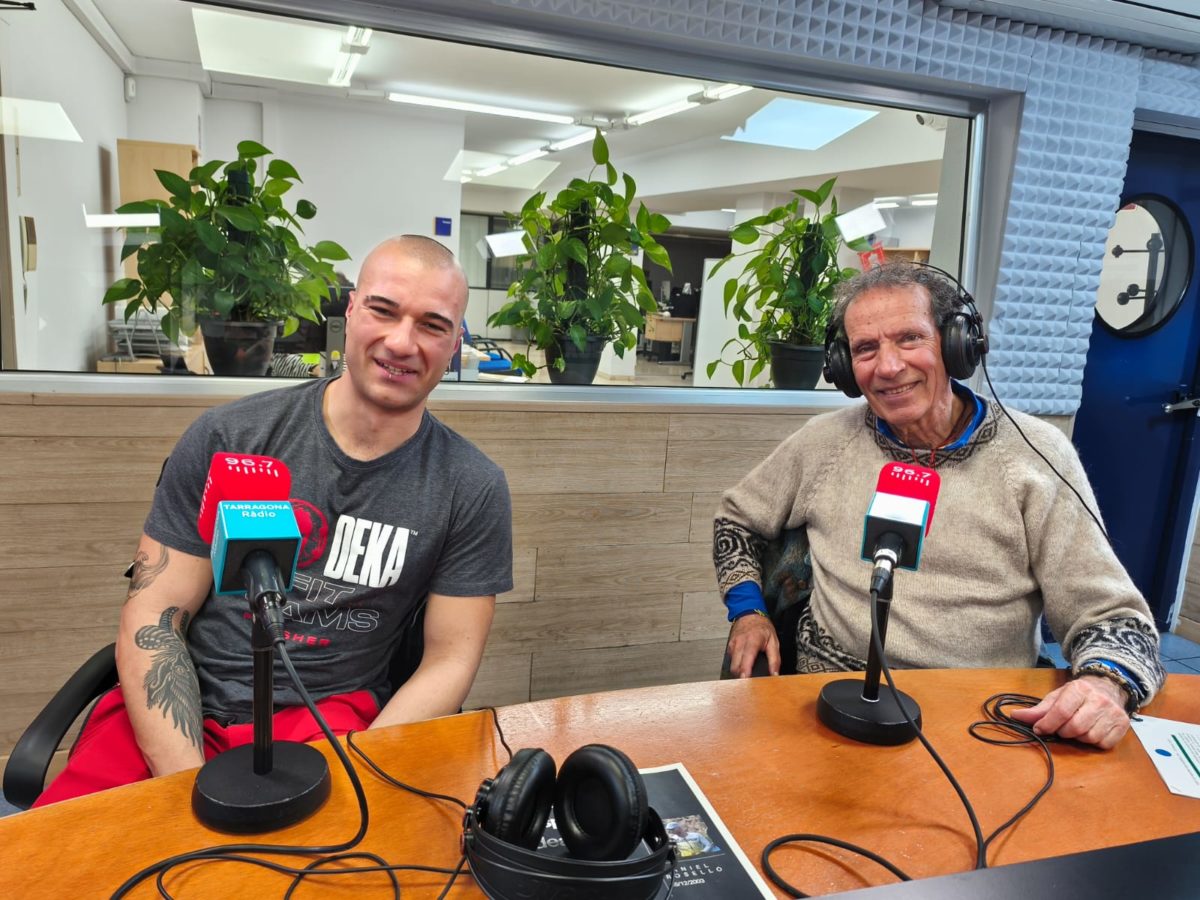 Daniel Roselló al costat de l'alpinista Òscar Cadiach, al Pont de Mahoma. 06 febrer 2026