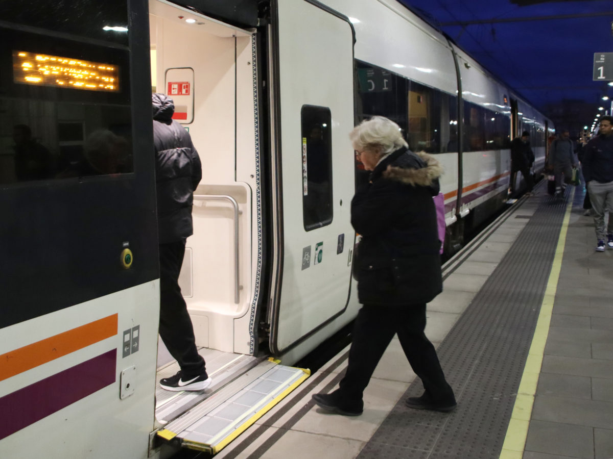 Retards de fins a 35 minuts en el servei ferroviari a l’estació de Tarragona