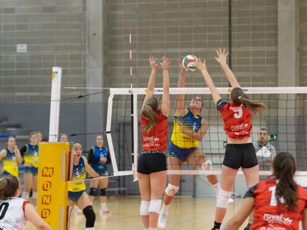 Derrota del femení del Vòlei SP i SP a domicilí i contra el Lider, Mayurqa