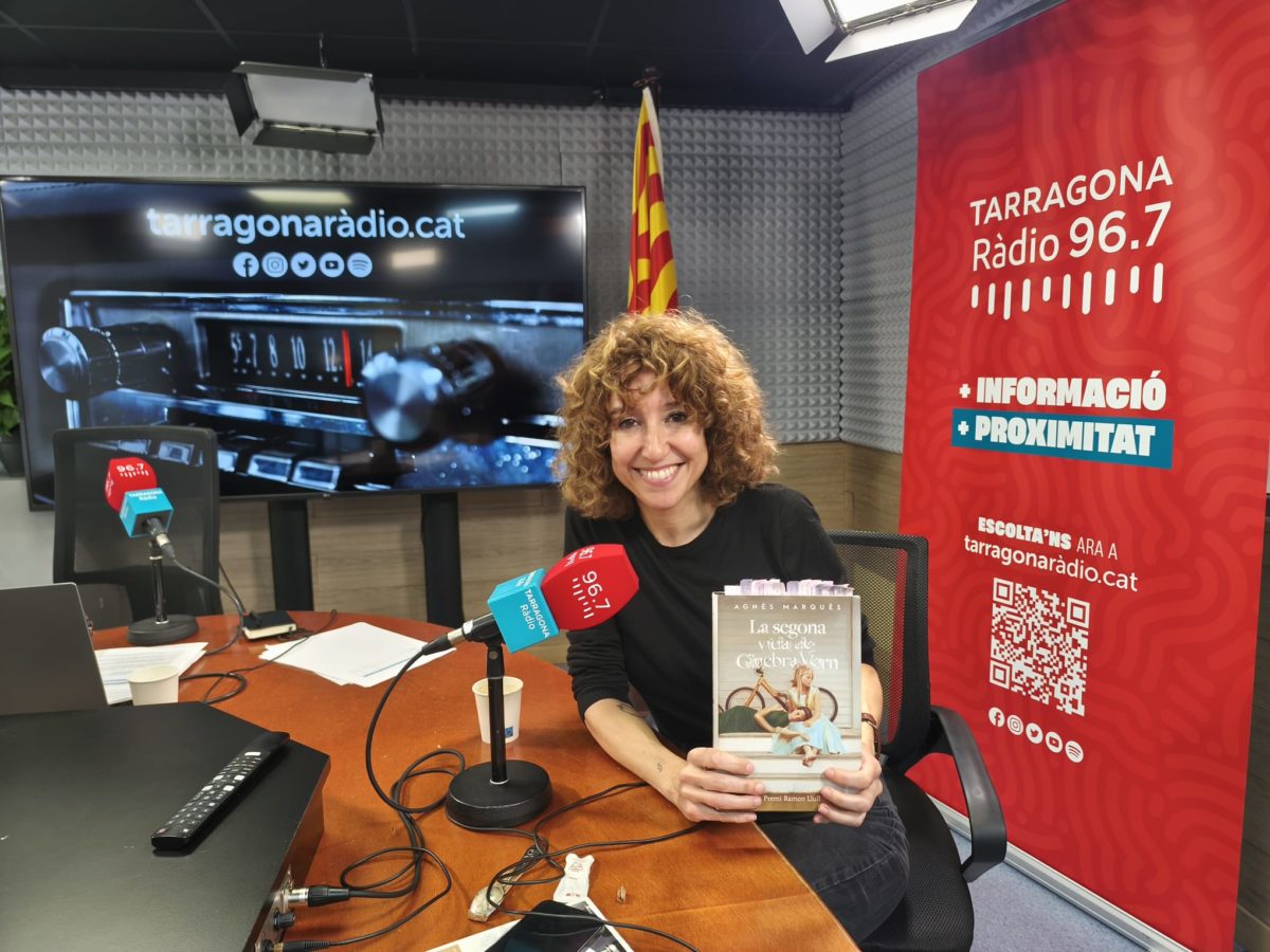 Agnès Marquès, autora de La segona vida de Ginebra Vern (Columna), guardonada amb el premi Ramon Llull.