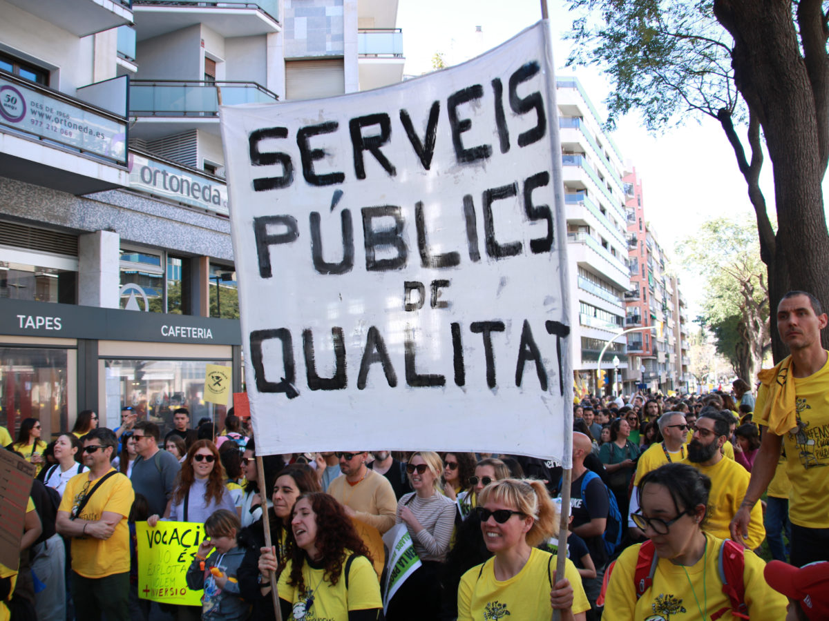 Milers de mestres clamen per una educació amb més recursos en la manifestació de Tarragona en la segona jornada de vaga