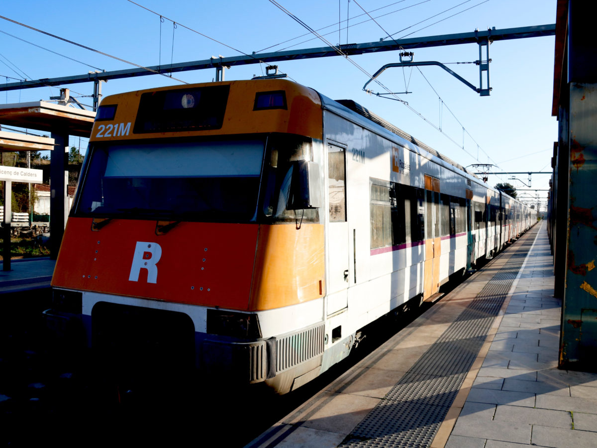 Plataformes d’usuaris del tren denuncien que el Pla de Rodalies 2026-2030 “ignora” les línies del sud de Catalunya