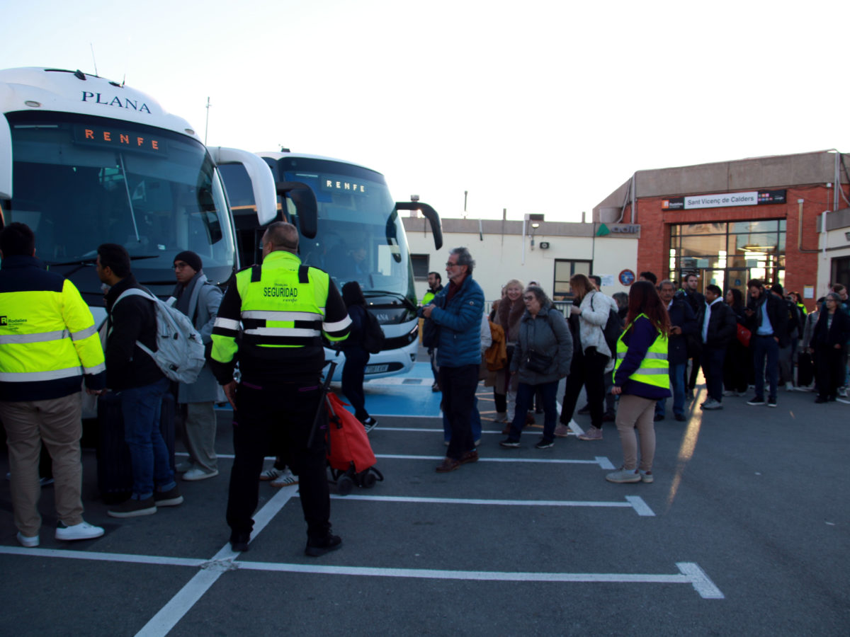 Resignació i cansament entre els usuaris afectats per les obres del túnel del Garraf