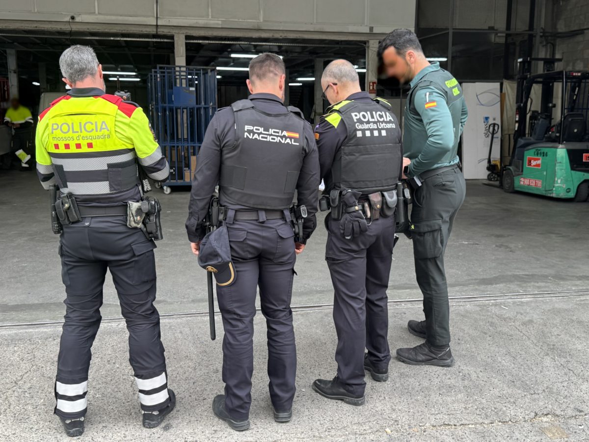 Una quinzena de denúncies en un dispositiu per inspeccionar furgonetes i naus de paqueteria a Tarragona