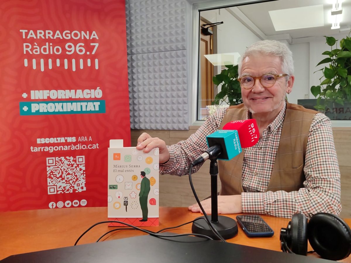 Màrius Serra presenta El mal entès (Proa), en una entrevista a Tarragona Ràdio. 20/98/2026