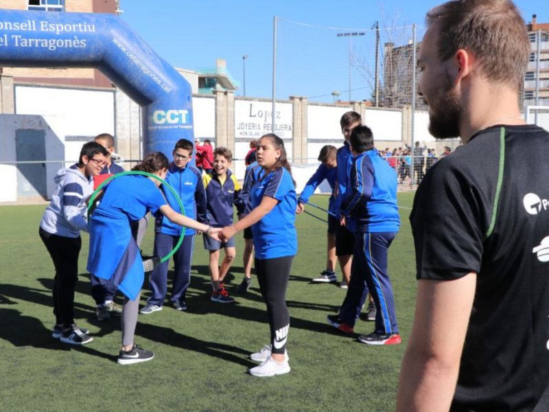 Prop de 700 alumnes participen en les jornades esportives dels barris de Ponent