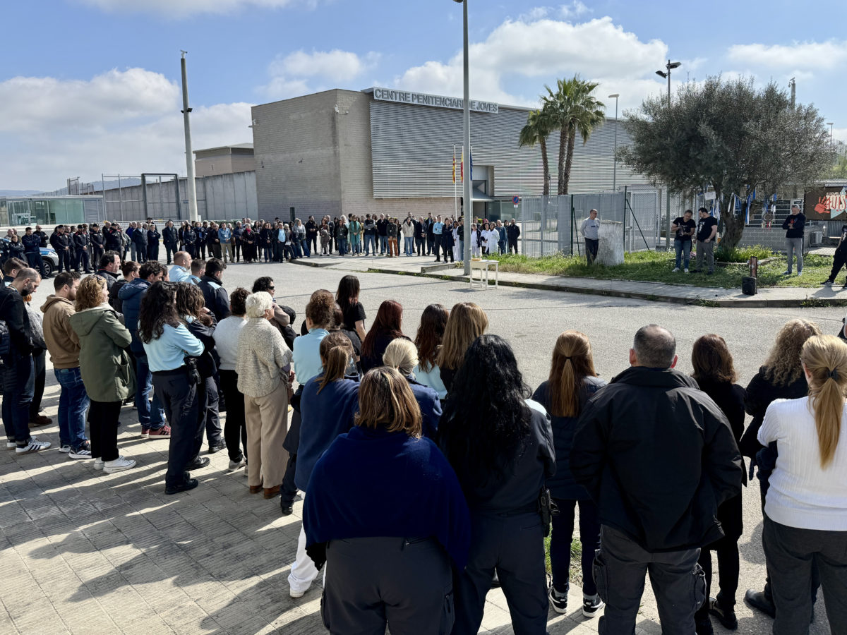 Les presons homenatgen la cuinera de Mas Enric en el segon aniversari de l’assassinat: “Encara estem trencats”