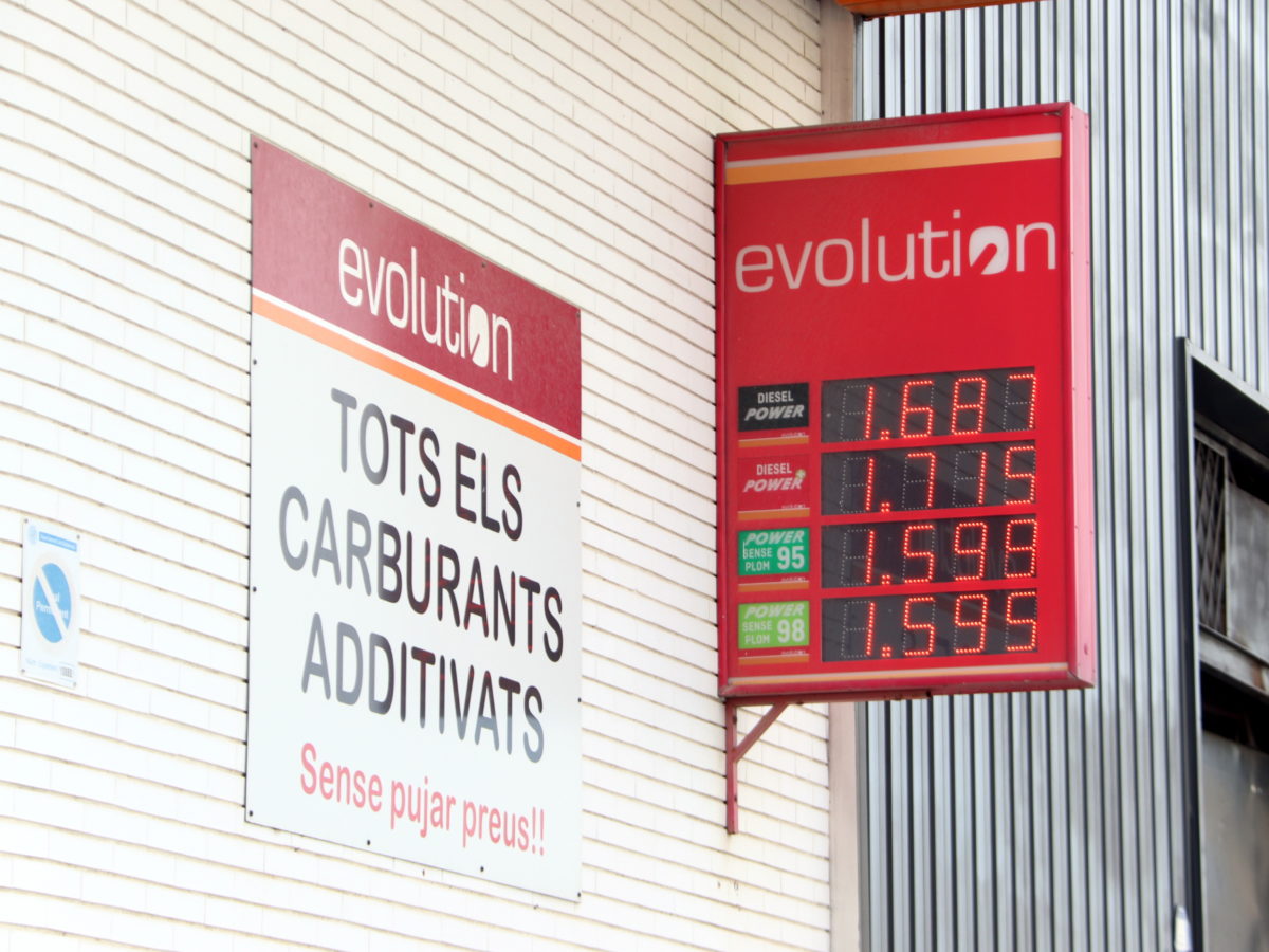 L’IVA dels carburants baixa al 10%