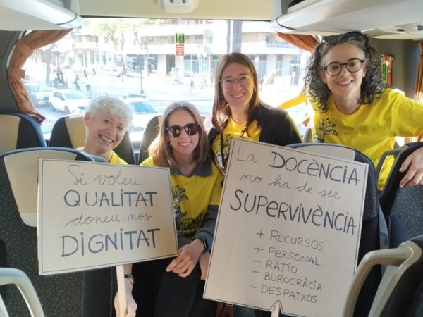 Un dotzena d’autocars amb 800 docents del territori se sumen a la manifestació de Barcelona