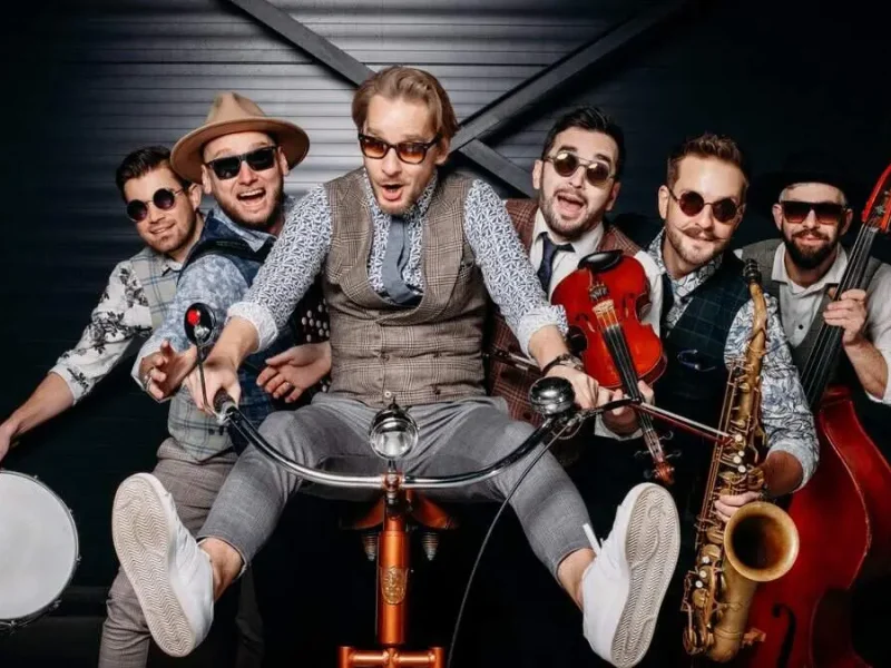 Concert en moviment pel nou entorn portuari de la mà de la Big Bike Orchestra