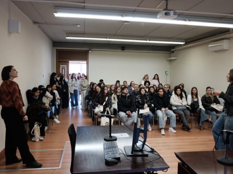 Més de 2.100 alumnes de secundària coneixen la URV durant les Jornades de Portes Obertes