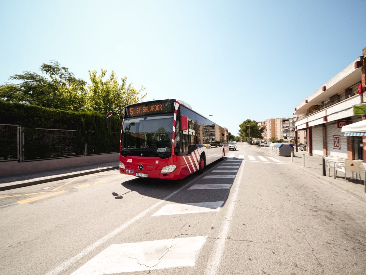 L’EMT adjudica la compra de deu autobusos híbrids