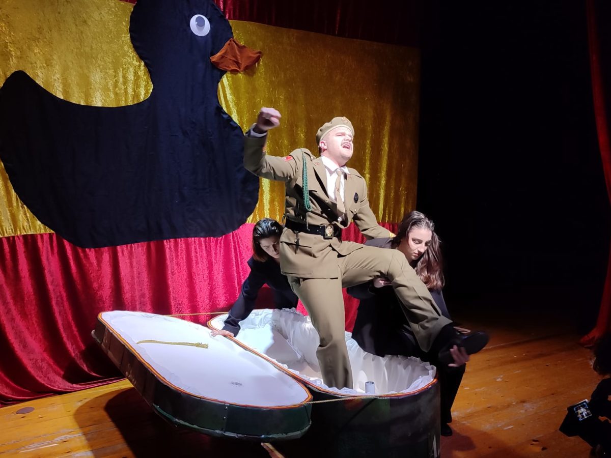 ‘Francisco Frasco’ reviu a la Sala Trono