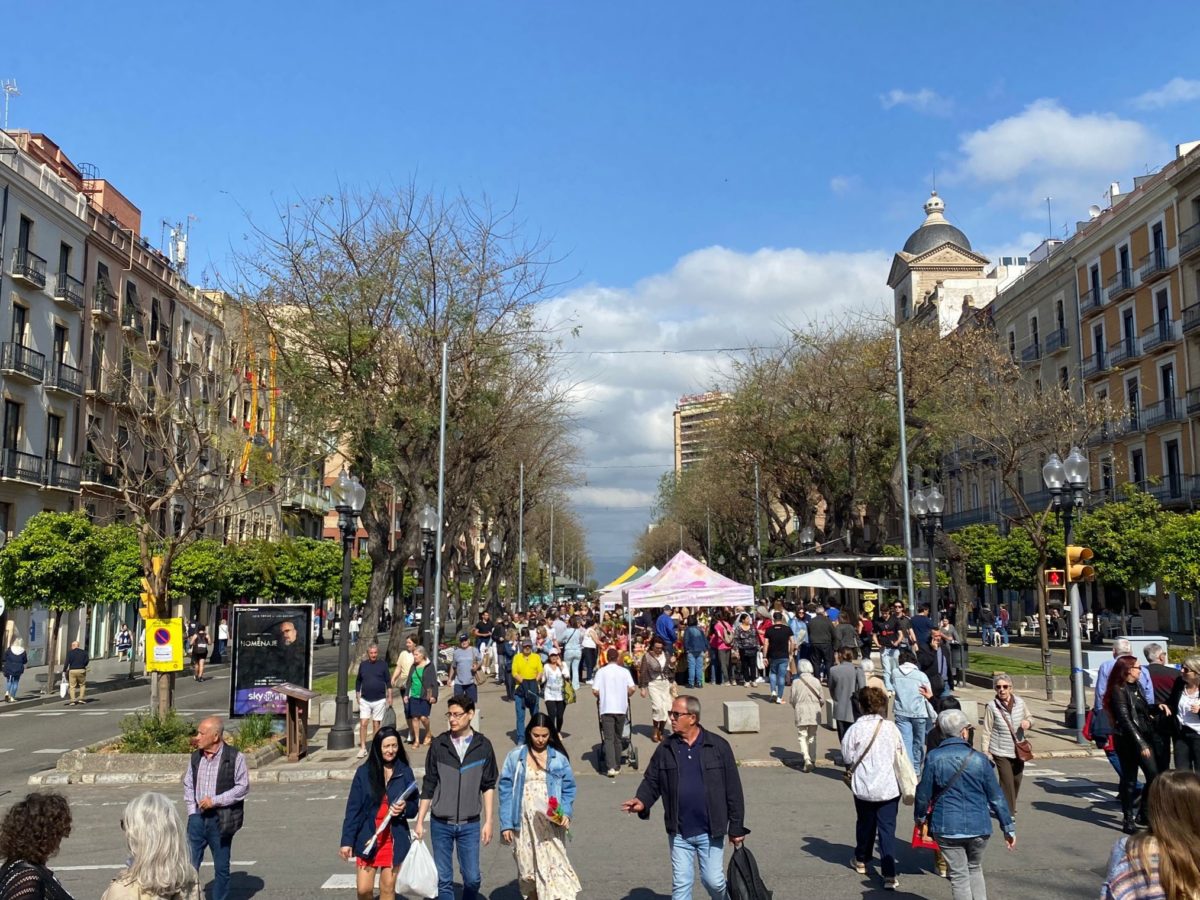 Els llibres i les roses inunden els carrers de Tarragona