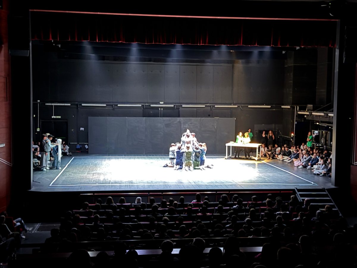 Més de 140 alumnes de secundària representen la peça d’Uhmlaba