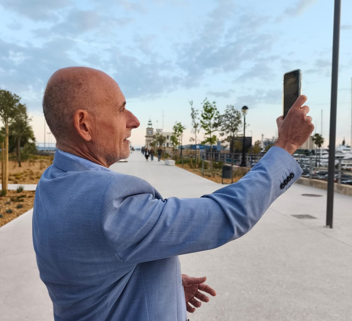 Joan Anton Català fent la prova de l'eclipsi.