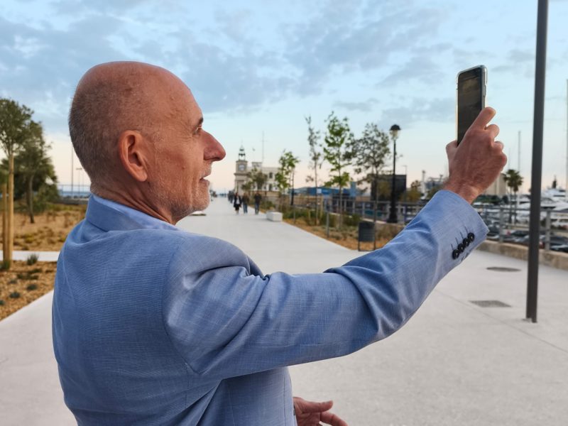 Joan Anton Català fent la prova de l'eclipsi.