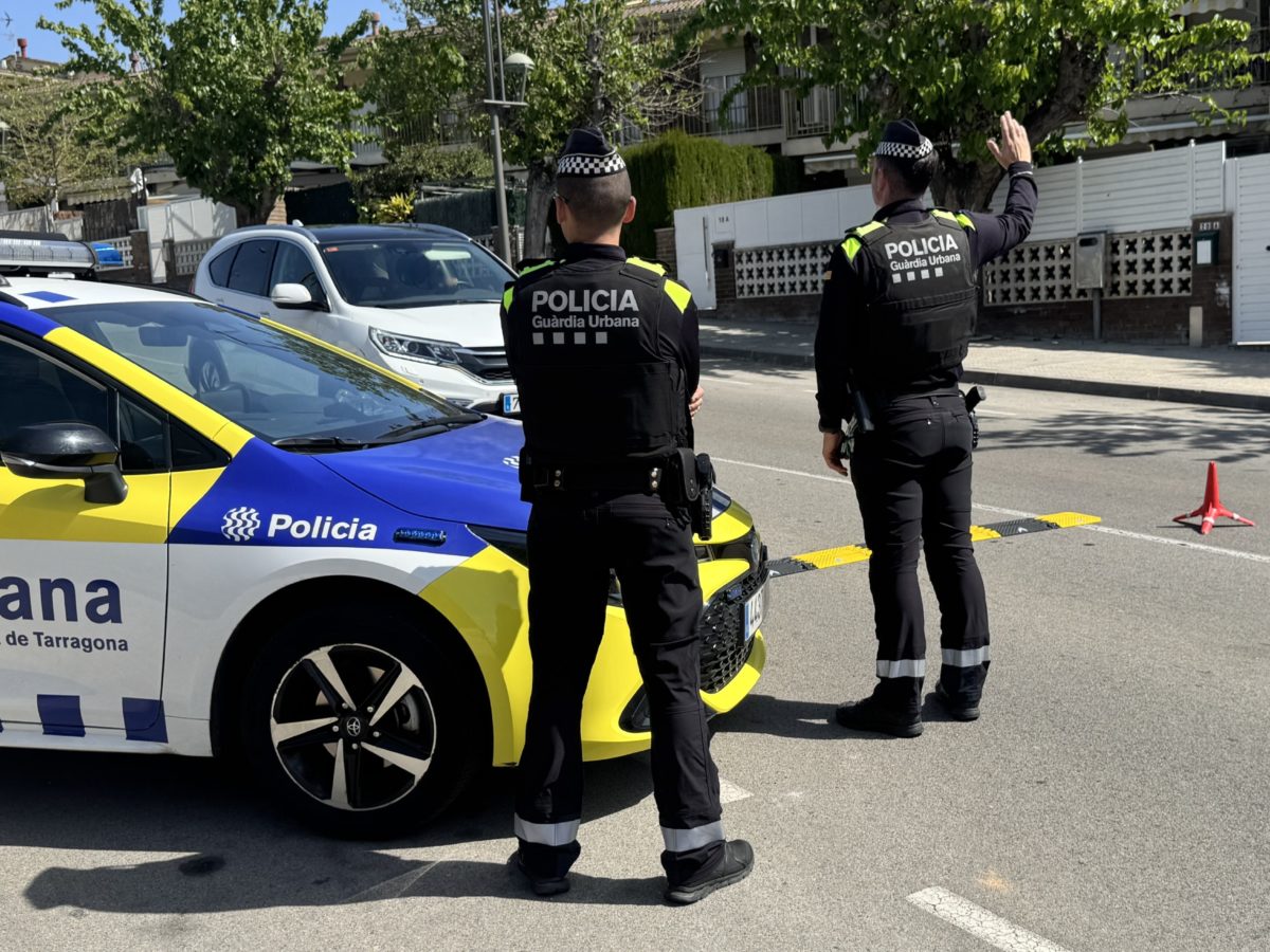 La Guàrdia Urbana intensifica el control per reduir les distraccions al volant