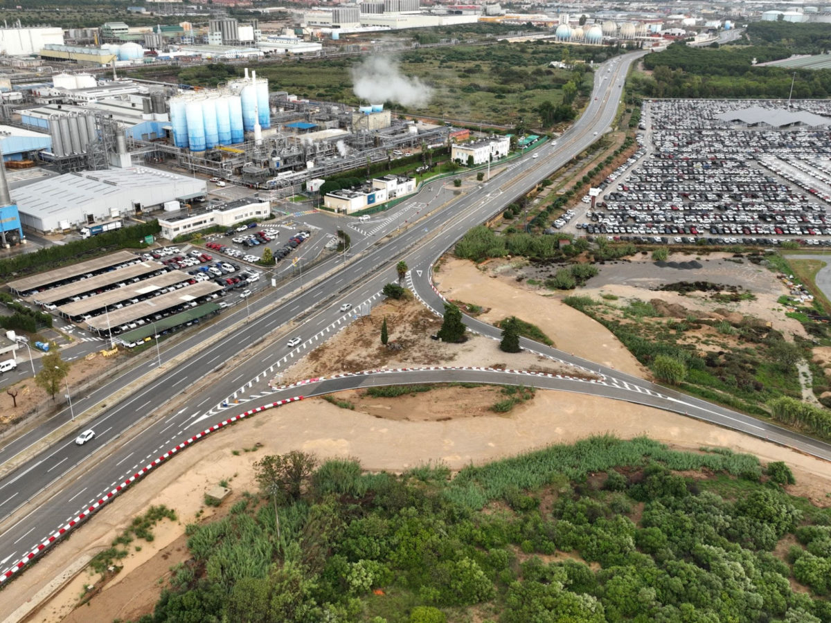 Es reprèn la construcció de la rotonda d’accés a la ZAL per la C-31B