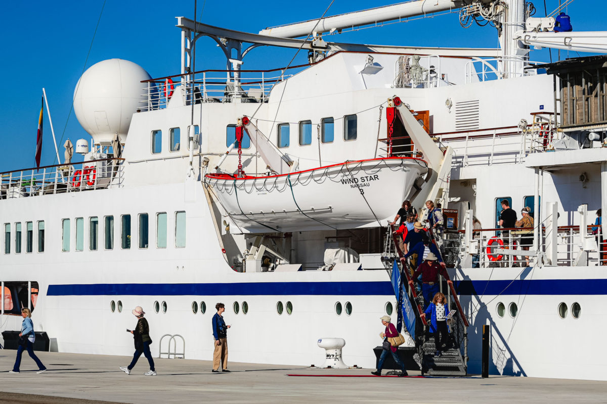 Wind Star de la naviliera WindStar Cruises, amb 148 passatgers, ha estat l’encarregat d’inaugurar la temporada