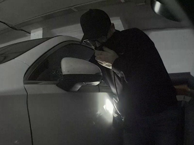 Detingut per quatre robatoris amb força en vehicles estacionats en un pàrquing comunitari de Tarragona