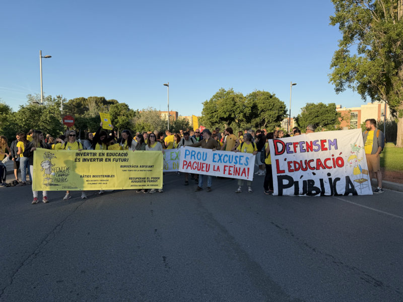 Un centenar de docents tallant l'N-240 a tarragona. Data de publicació: dijous 21 de maig del 2026, 07:43 Localització: Tarragona Autor: Arnau Martínez