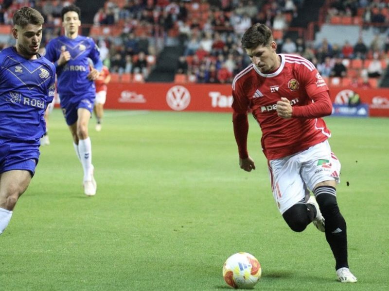 El Nàstic depèn d’ell mateix per salvar-se (2-1)