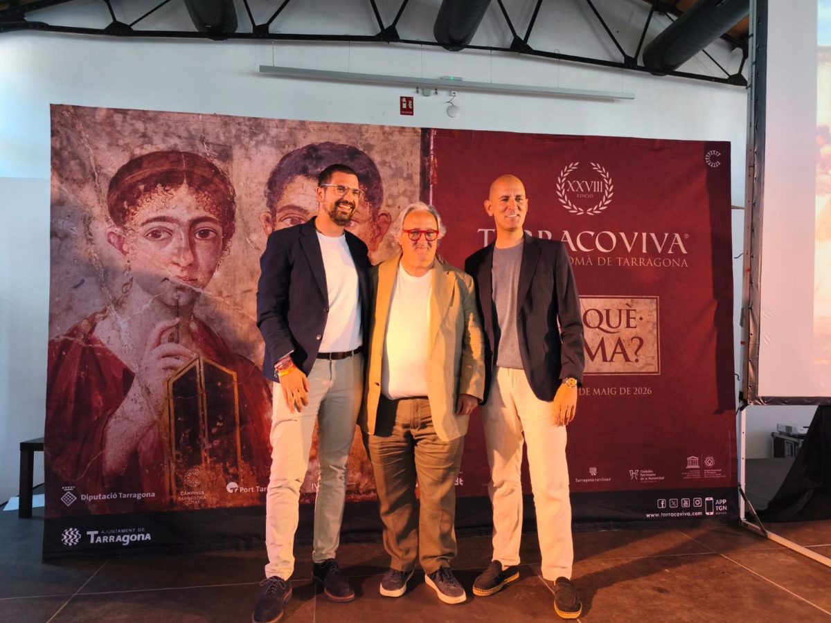 El conseller de Patrimoni, Nacho García; Magí Seritjol i Julio Villar. 24-05-2026, cloenda de Tarraco Viva