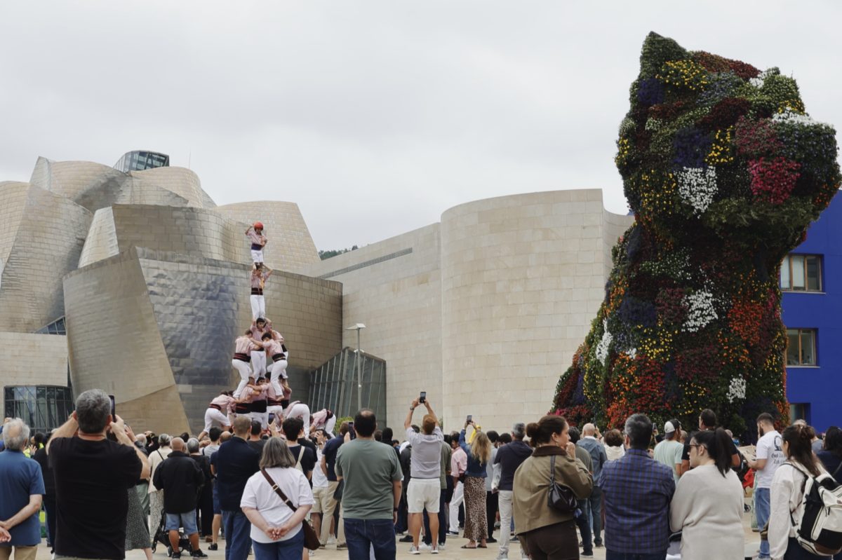 Els Xiquets de Tarragona roden castells de la gamma alta de 7 a la plaça del Museu Guggenheim i a les Festes d’Alonsotegi