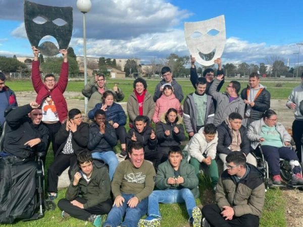 El grup de teatre de l’Escola SOLC estrena l’obra “Especialment Alícia”