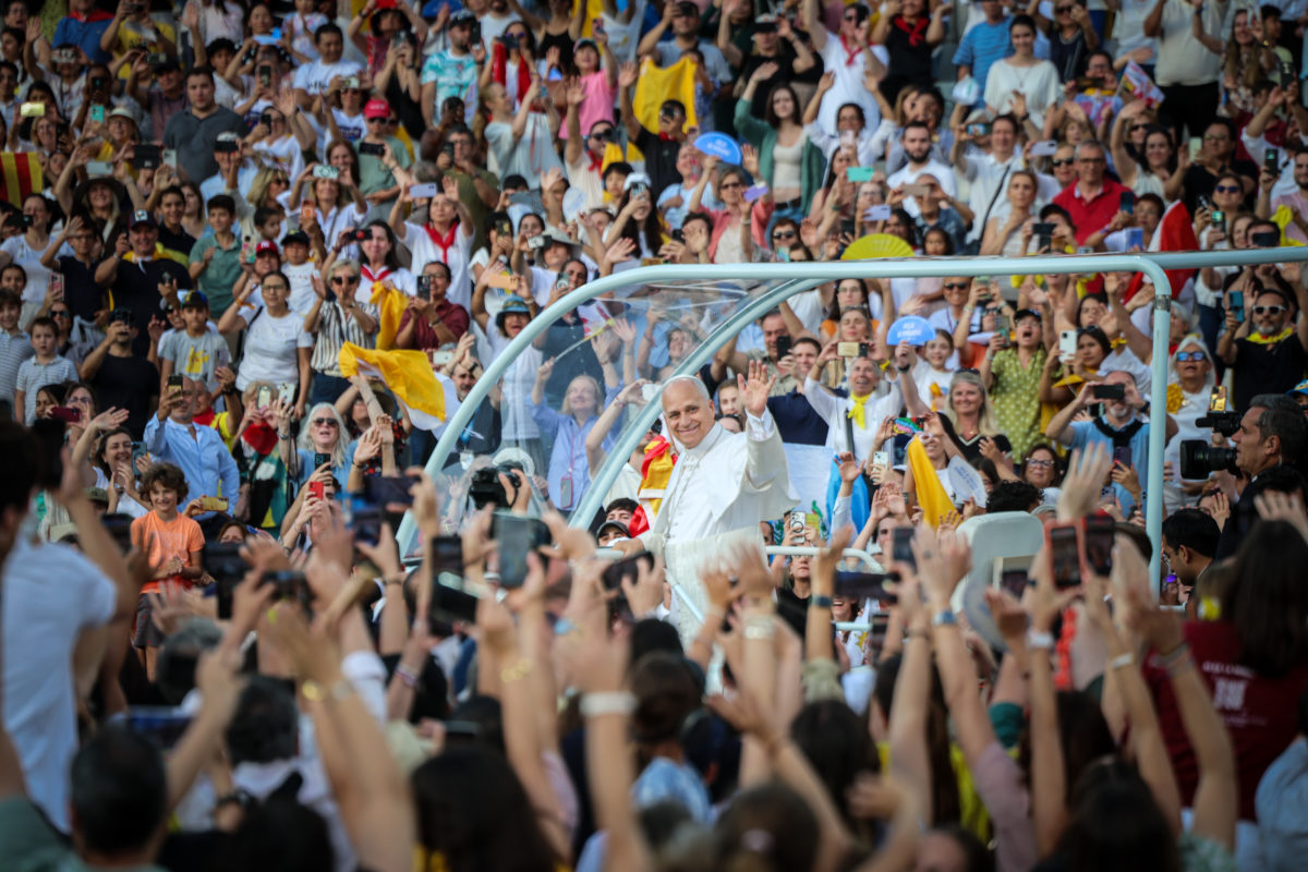 El papa Lleó XIV saludant els fidels a l'Estadi Olímpic Data de publicació: dimarts 09 de juny del 2026, 20:15 Localització: Barcelona Autor: Jordi Borràs