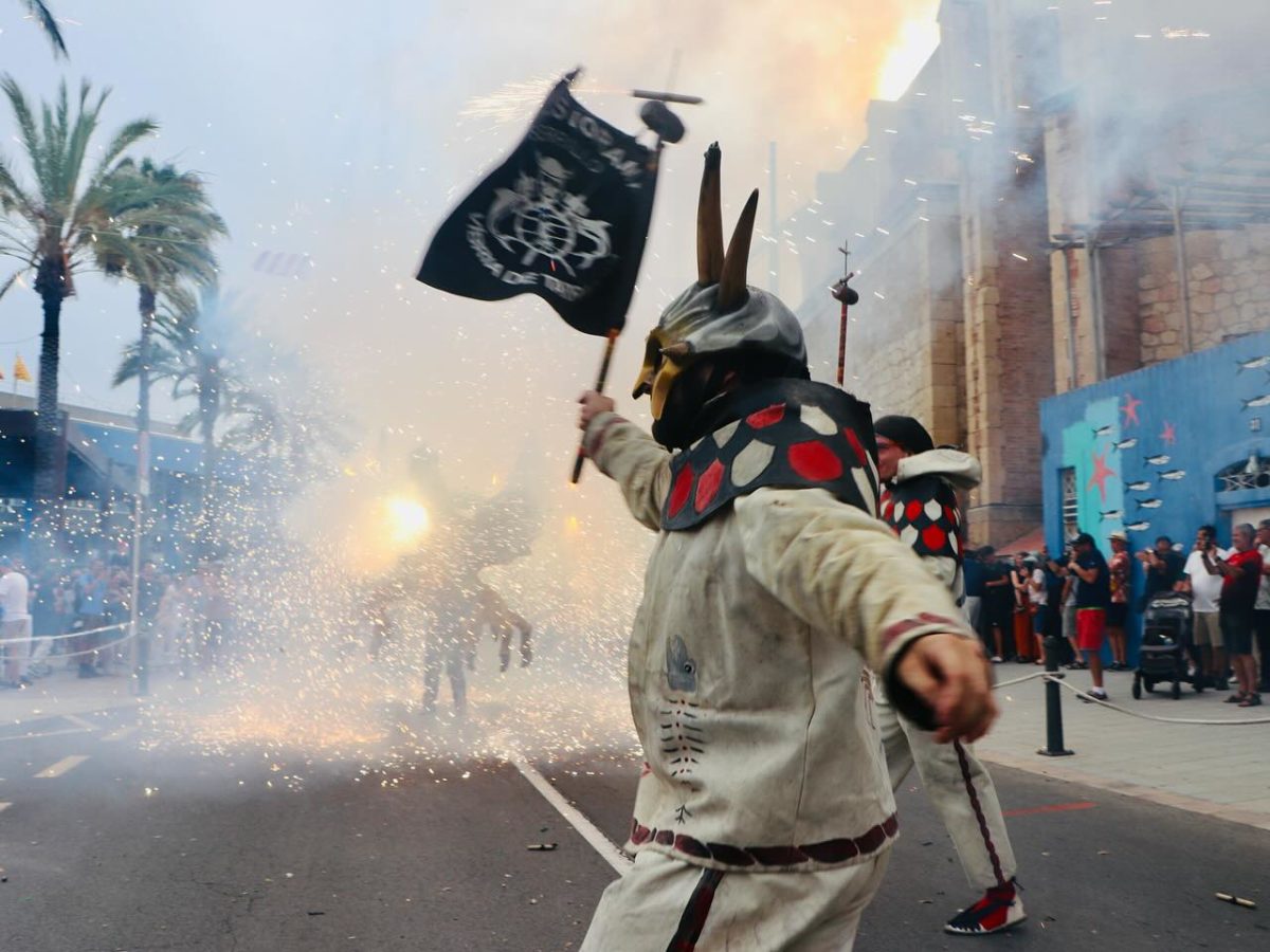 Foc, tradició i revetlla: arriba Sant Joan
