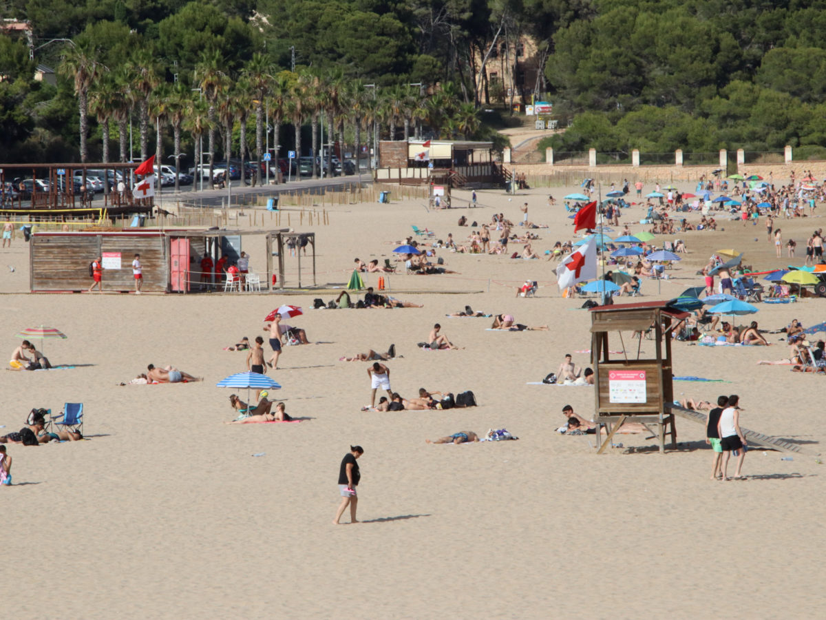 Mor un dels menors ferits crítics i pugen a dues les víctimes a la platja de l’Arrabassada