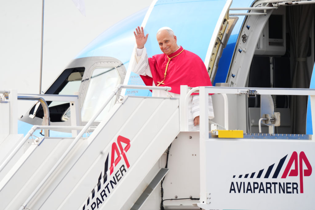 El Papa arriba a l’aeroport de Madrid-Barajas per iniciar el seu viatge de sis dies