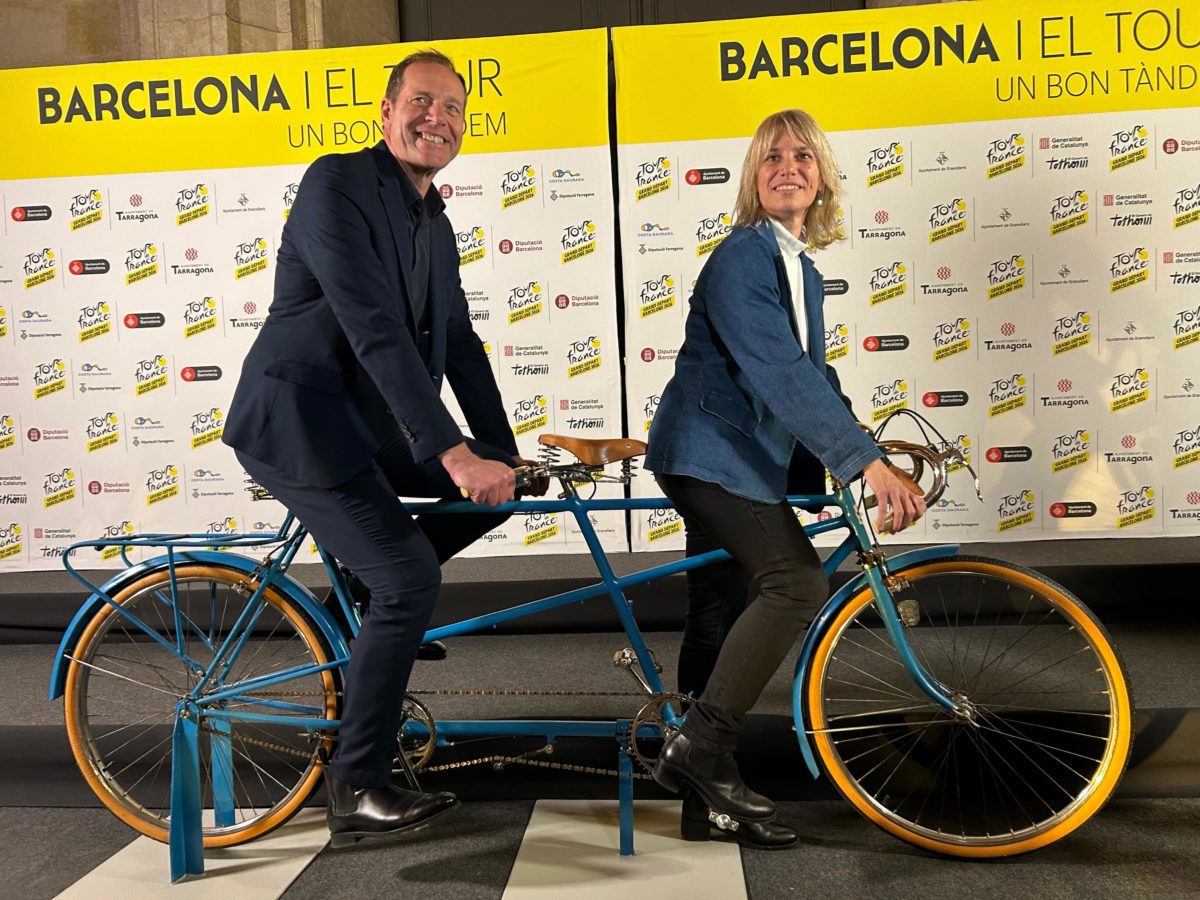 Christian Prudhomme, director del Tour, i l'alcaldessa de Granollers, Alba Barnusell. Foto cedida Ajuntament de Granollers.