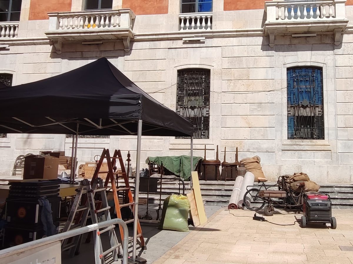 La plaça de la Font i el Palau Municipal acullen un rodatge de Netflix