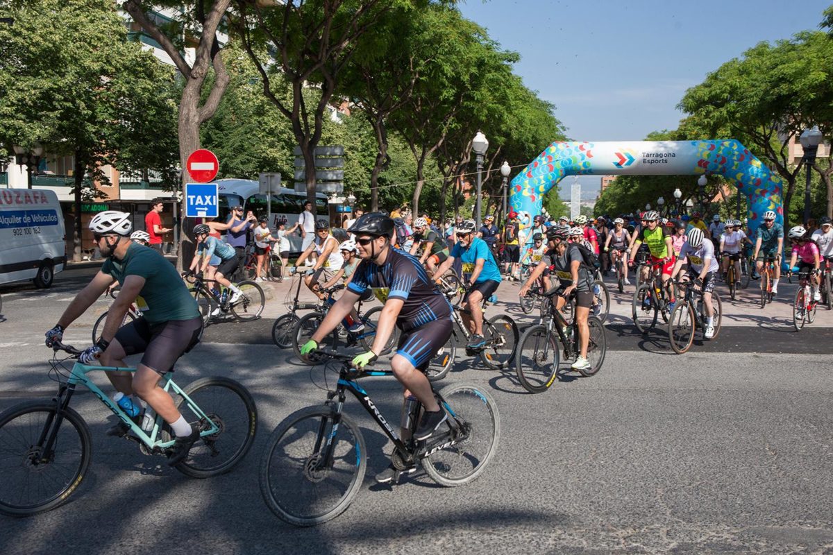 Imatge de la 'Bicicletada' popular de Tarragona, que enguany s'ha tornat a fer aprofitant el pas del Tour de França per la ciutat Data de publicació: diumenge 28 de juny del 2026, 04:00 Localització: Tarragona Autor: Cedida per l'Ajuntament de Tarragona