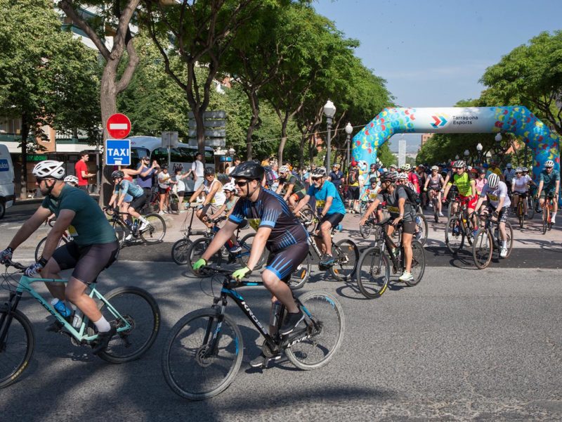 Imatge de la 'Bicicletada' popular de Tarragona, que enguany s'ha tornat a fer aprofitant el pas del Tour de França per la ciutat Data de publicació: diumenge 28 de juny del 2026, 04:00 Localització: Tarragona Autor: Cedida per l'Ajuntament de Tarragona