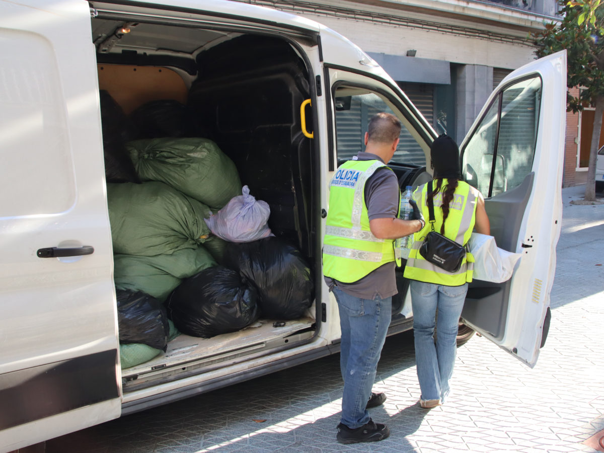 L’operatiu policial contra el top manta a Salou, Reus i Badalona del 17 de juny va acabar amb 28 detinguts
