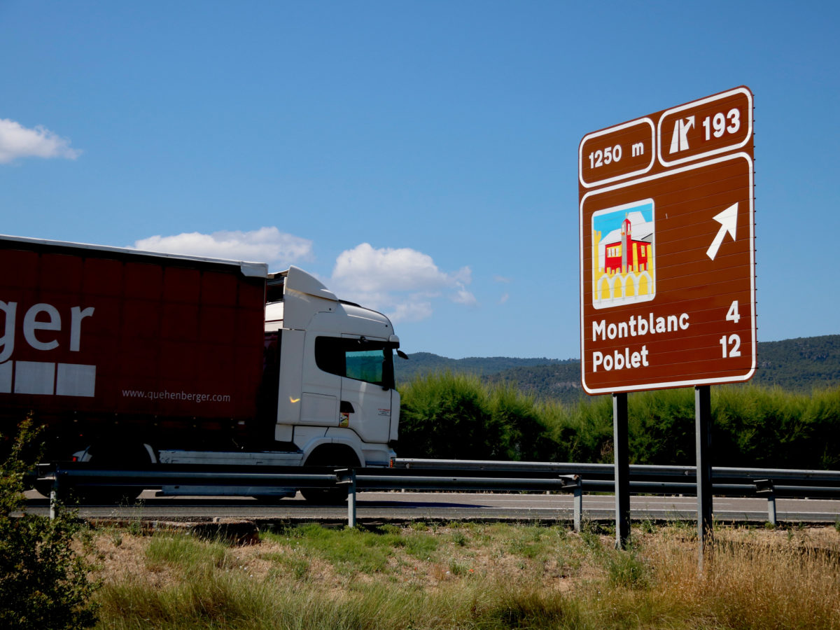 Un accident entre una furgoneta i un camió a l’AP-2 a Montblanc acaba amb set ferits i un mort per causes naturals