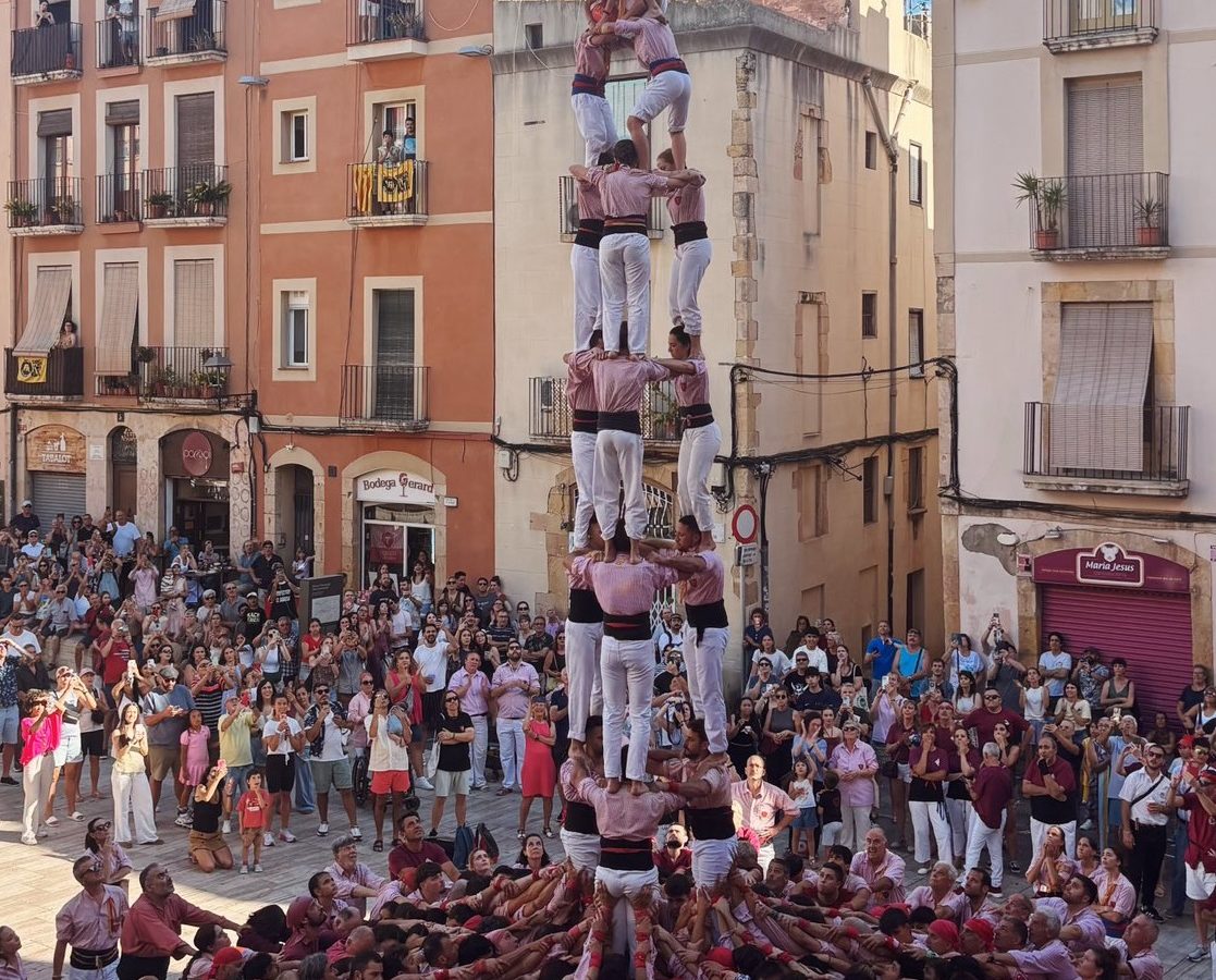Foto: Xiquets de Tarragona. IV Diada 1885, celebrada a la plaça del Fòrum