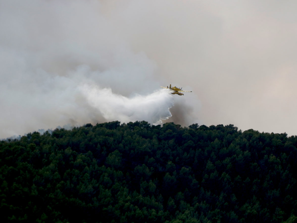 Ordenen evacuar preventivament urbanitzacions i nuclis disseminats de Querol per l’incendi d’Aiguamúrcia