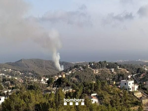 S’aixequen els confinaments de les tres urbanitzacions afectades un cop estabilitzat el foc de Cunit